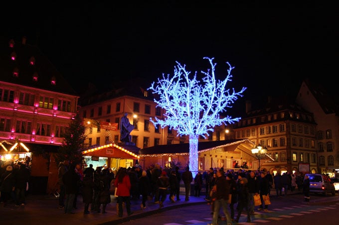 sehenswuerdigkeiten-strassburg-bas-rhin-elsass-reisetipps-frankreich-weihnachtsmarkt-place-Gutenberg