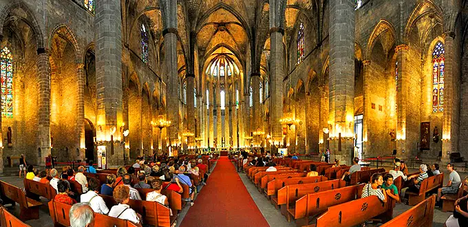 Staedtereise_barcelona_Catedral_Santa_Creu_Santa_Eulalia_gottesdienst