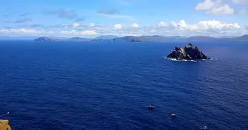 Reisetipp in 1 Minute: Skellig Michael in Irland sehenswuerdigkeiten-portmagee-Iveragh-Halbinsel-county-kerry-reisetipps-irland-little-skellig-titel-reiseblog