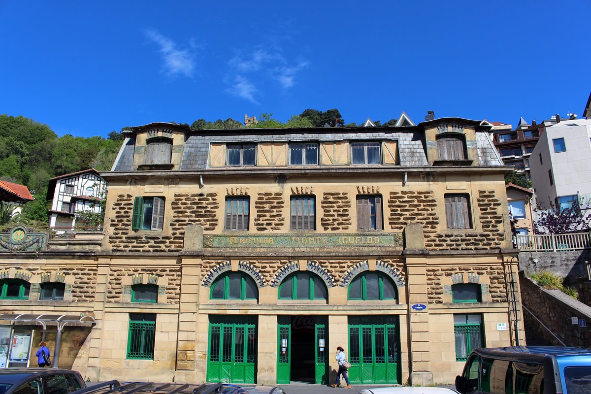 Die Talstation der Zahnradbahn in San Sebastian