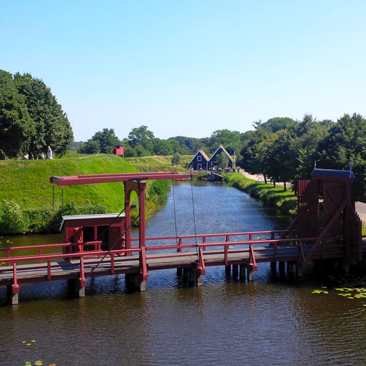 sehenswuerdigkeiten-groningen-reisetipps-niederlande-holland-bourtange-Secreten-Toiletten