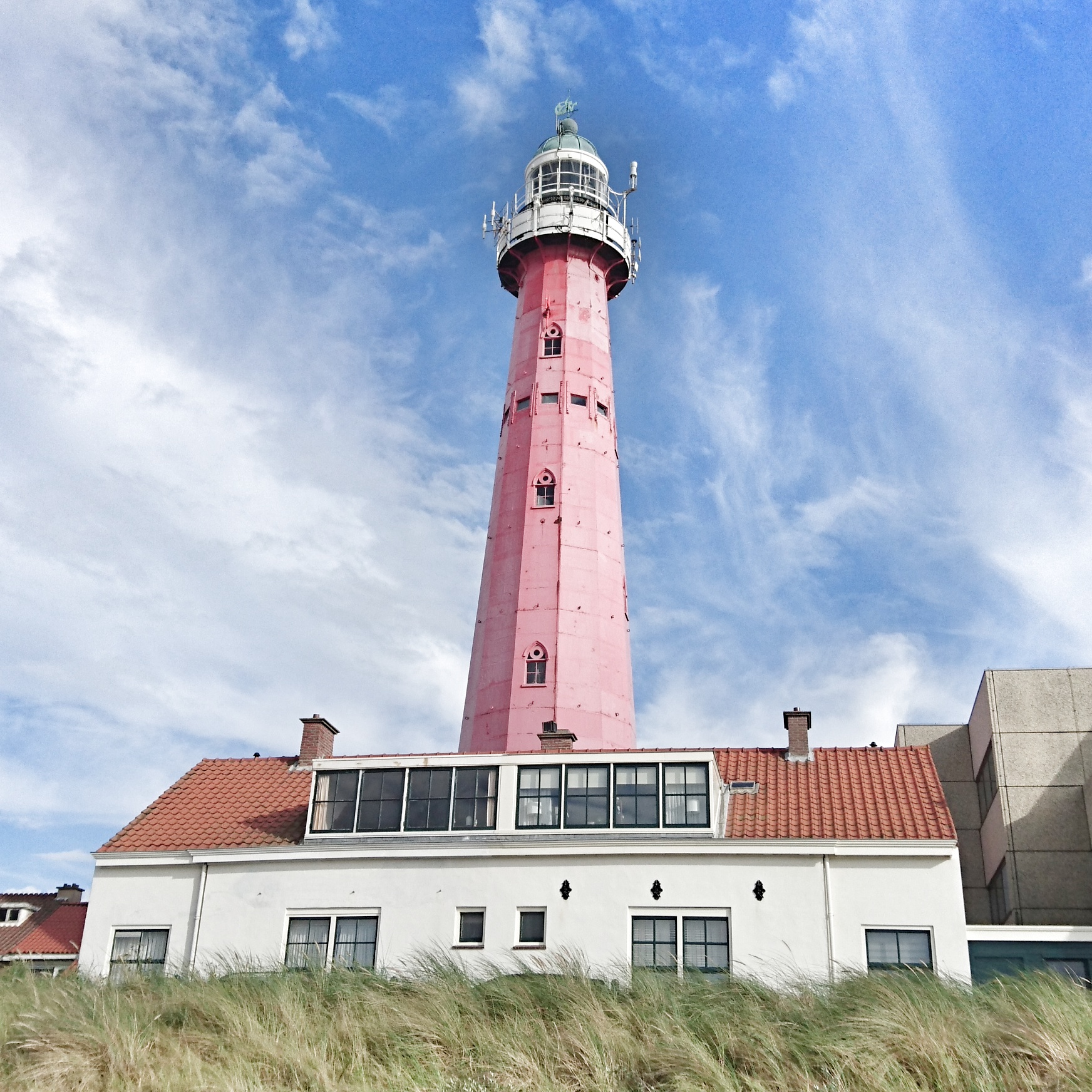 sehenswuerdigkeiten-den-haag-suedholland-reisetipps-niederlande-seebad-scheveningen-leuchtturm