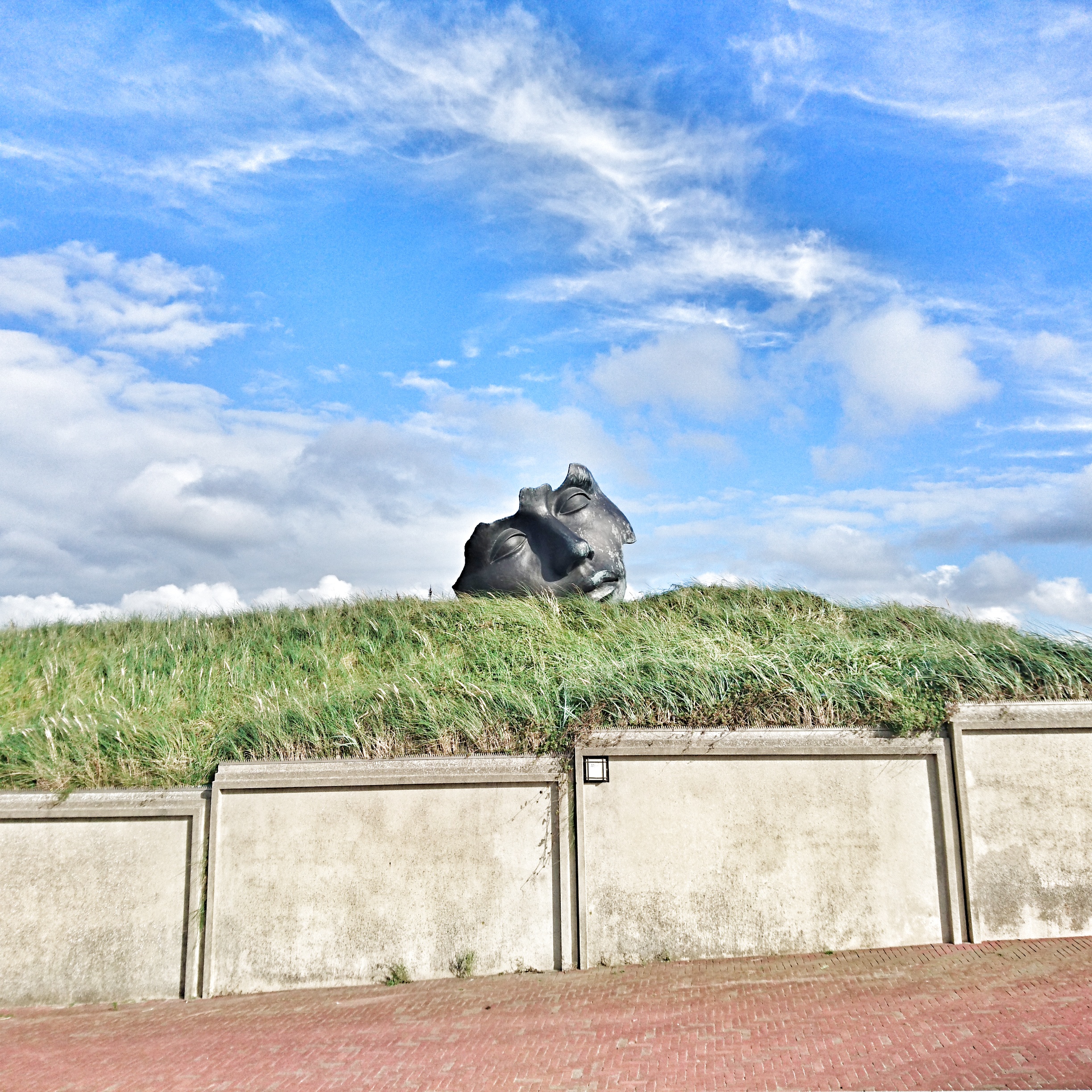 sehenswuerdigkeiten-den-haag-suedholland-reisetipps-niederlande-seebad-scheveningen-maske