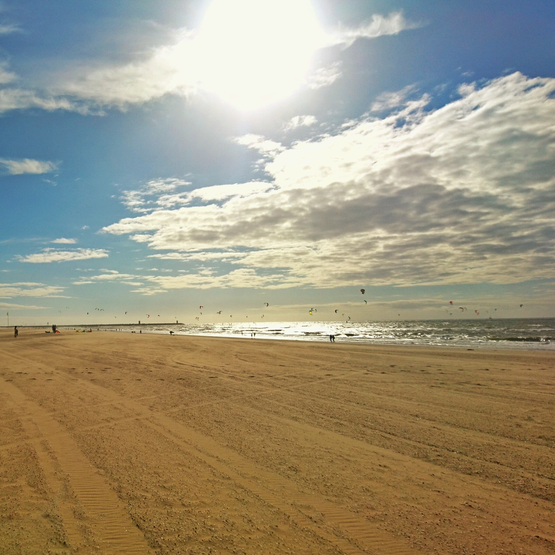 sehenswuerdigkeiten-den-haag-suedholland-reisetipps-niederlande-seebad-strand-in-scheveningen