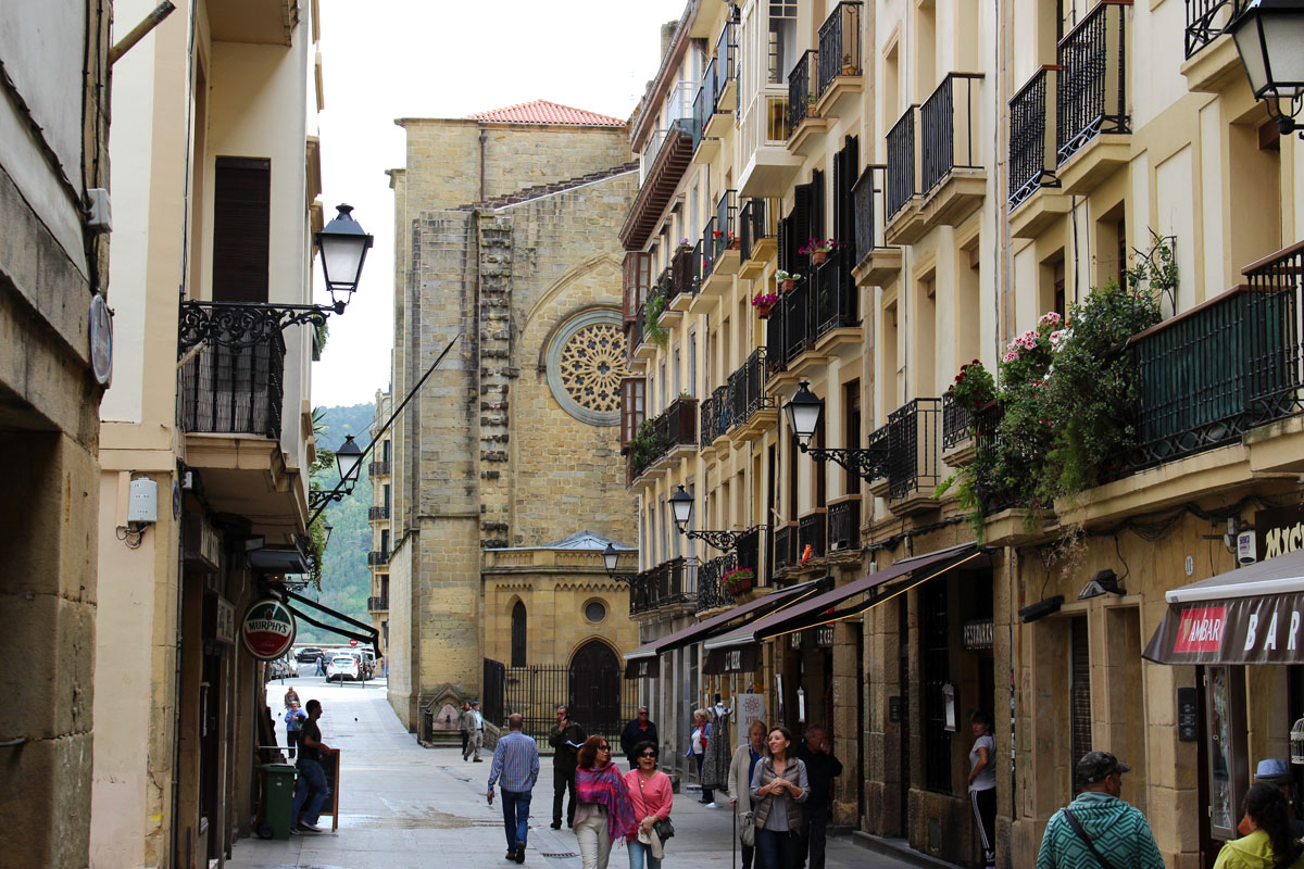 san-sebastian-sehenswuerdigkeiten-altstadt-gasse