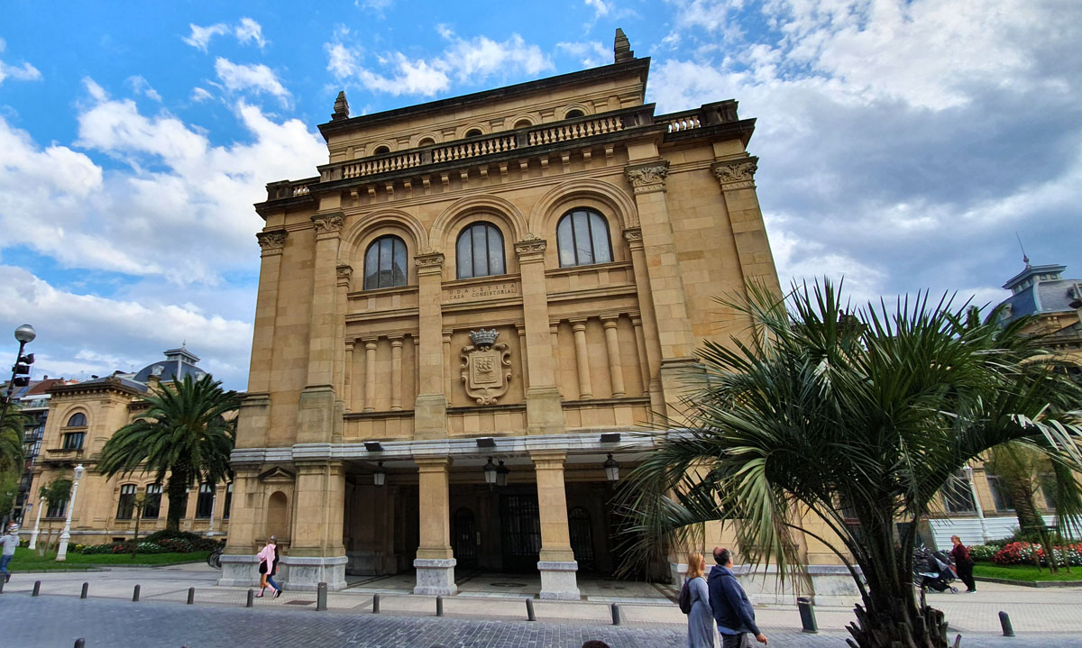 san-sebastian-sehenswuerdigkeiten-rathaus-rueckseite