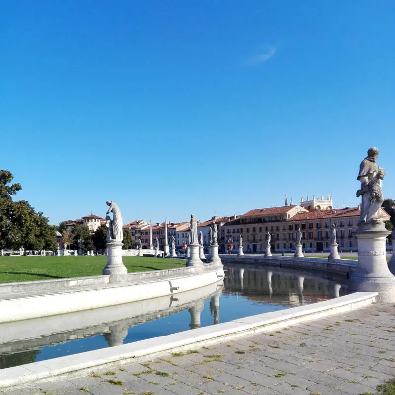 Eine der Top Venetien Sehenswürdigkeiten: Der Prato della Vale in Padua
