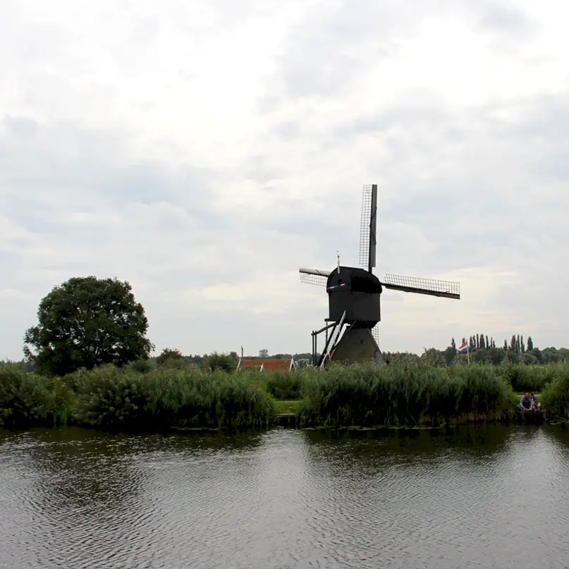 Muehlenanlagen-in-Kinderdijk-museum-windmuehle-blokweer