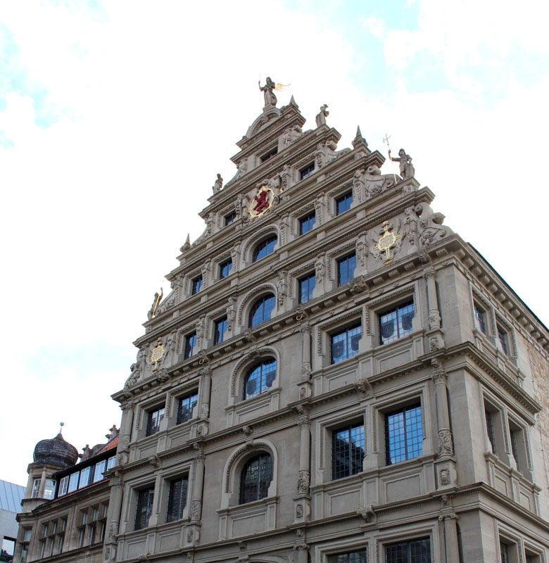 was-muss-man-in-braunschweig-gesehen-haben-altstadtmarkt-gewandhaus-fassade