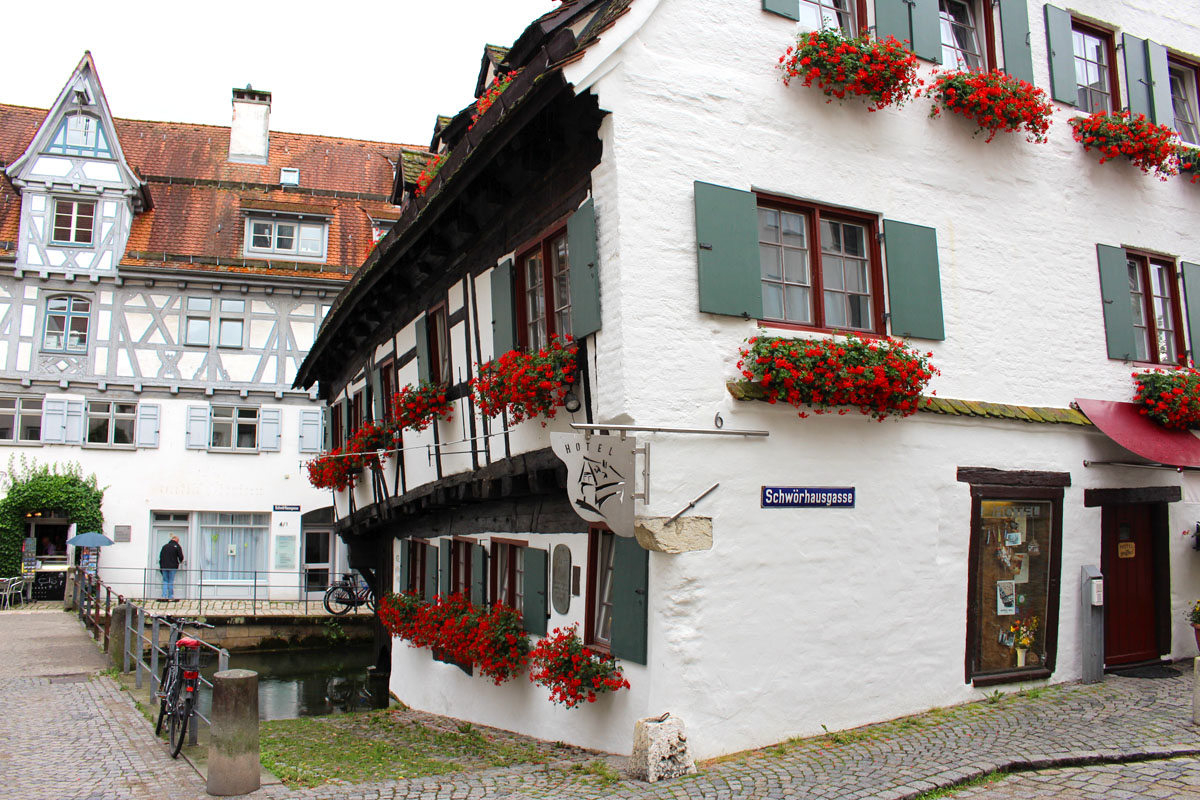 was-muss-man-in-ulm-gesehen-haben-fischereiviertel-schiefes-haus