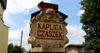 Die Schädelkapelle in Czermna – echt gruselig! sehenswuerdigkeiten-czermna-glatzer-land-niederschlesien-reisetipps-polen-schaedelkapelle-titel