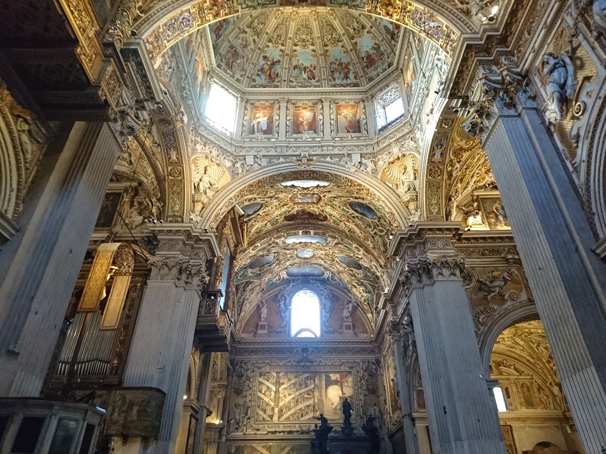 een-dag-in-bergamo-basiliek-Santa-Maria-Maggiore-binnen