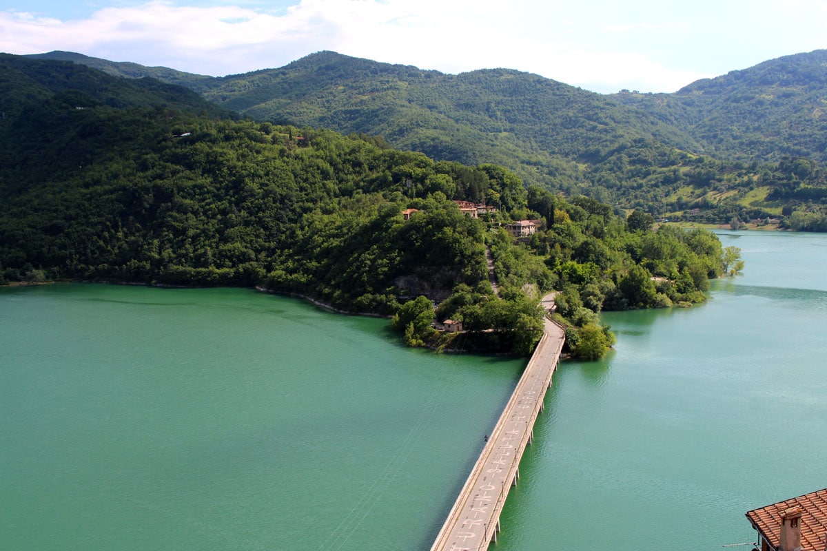 Castel-di-tora-reisetipps-latium-reisetipps-italien-blick-bruecke