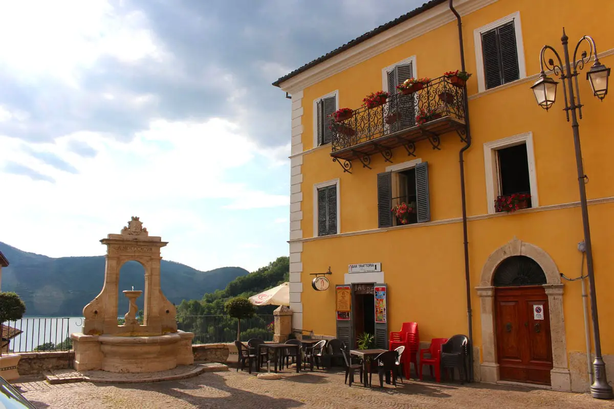 Castel-di-tora-reisetipps-latium-reisetipps-italien-marktplatz