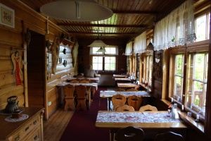 restaurant-batumi-karpacz-inside "srcset =" https://www.nicolos-reiseblog.de/wp-content/uploads/2018/09/restaurant-batumi-karpacz-innen-300x200.jpg 300w, https: // www.nicolos-reiseblog.de/wp-content/uploads/2018/09/restaurant-batumi-karpacz-innen.jpg 1024w, https://www.nicolos-reiseblog.de/wp-content/uploads/2018/09 /restaurant-batumi-karpacz-innen-800x533.jpg 800w, https://www.nicolos-reiseblog.de/wp-content/uploads/2018/09/restaurant-batumi-karpacz-innen-300x200@2x.jpg 600w "sizes =" (max-width: 300px) 100vw, 300px "data-wp-pid =" 8919 "nopin =" nopin "/></dt></noscript>
</dl>
<dl class=