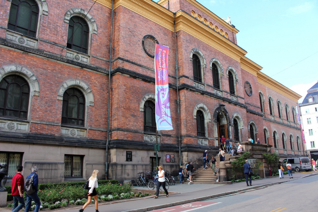 Wat-moet-hebben-gezien-in-Oslo-nationalgalerie "width =" 1024 "height =" 683 "data-wp-pid =" 8967 "srcset =" https://www.nicolos-reiseblog.de/ wp-content / uploads / 2018/10 / What-must-have-seen-seen-in-Oslo-nationalgalerie-1.jpg 1024w, https://www.nicolos-reiseblog.de/wp-content/uploads/2018 / 10 / Wat-moet-man-in-Oslo-gesehen-haben-nationalgalerie-1-300x200.jpg 300w, https://www.nicolos-reiseblog.de/wp-content/uploads/2018/10/Was- must-have-seen-in-Oslo-nationalgalerie-1-800x533.jpg 800w, https://www.nicolos-reiseblog.de/wp-content/uploads/2018/10/Was-muss-man-in -Oslo- viewed-have-nationalgallery-1-300x200@2x.jpg 600w "sizes =" (max-width: 1024px) 100vw, 1024px "/></p>
<p>Ten tweede worden hier werken van vele verschillende kunstenaars tentoongesteld, zodat de tentoonstelling van de National Gallery een breder publiek aanspreekt. Ik vind hier bijvoorbeeld ook bekende <span style=