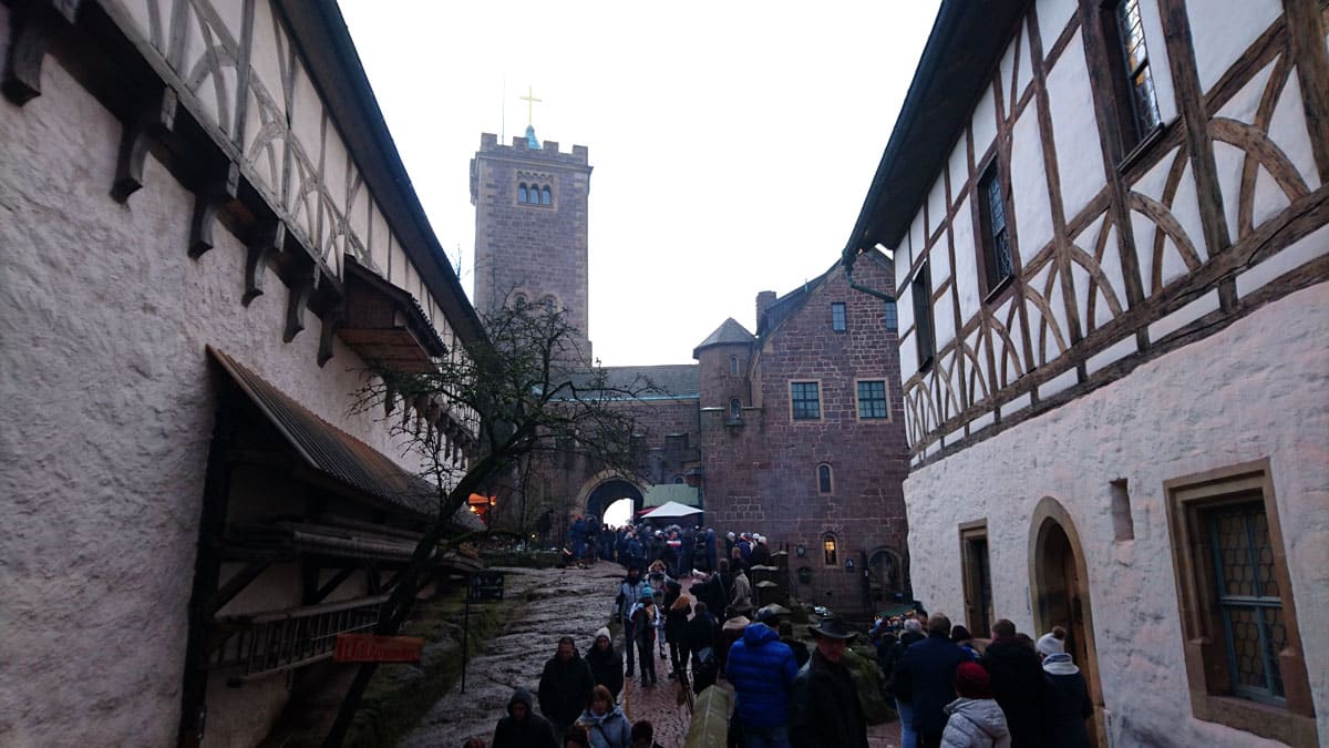 Weihnachtsmarkt-Wartburg-Eisenach-besucher