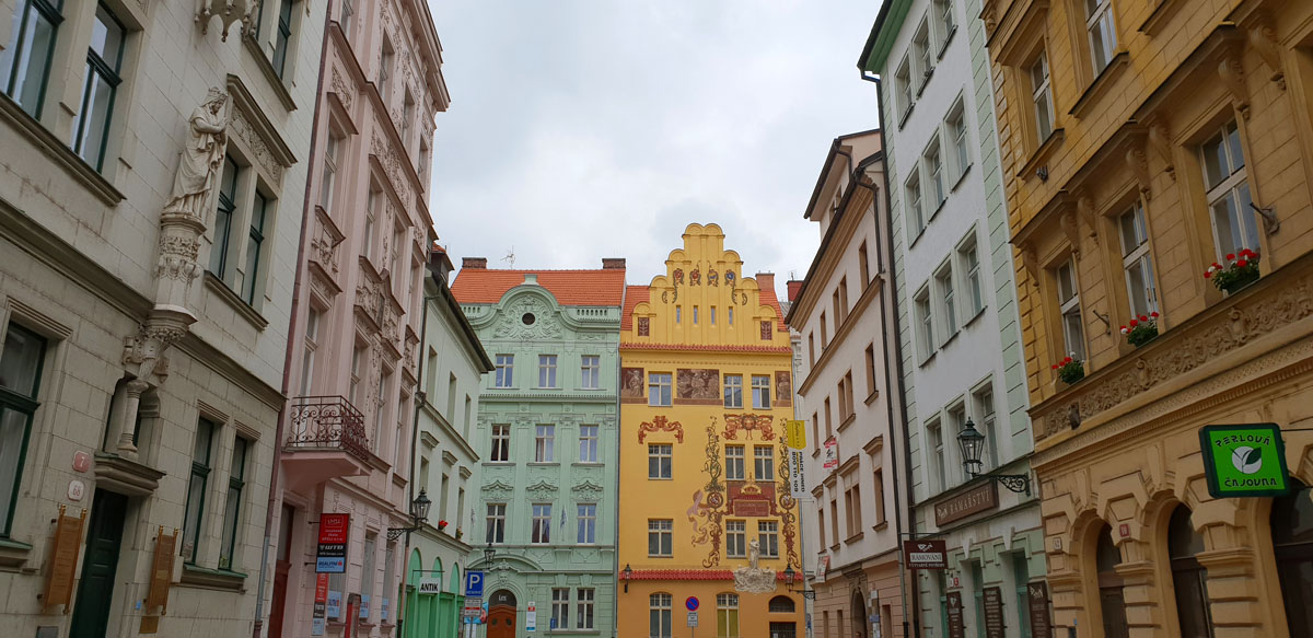 tipps-pilsen-staedtetrip-altstadt-strassen-gebaeude