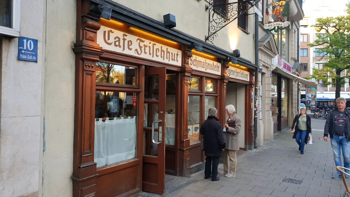 besten-cafes-muenchen-Schmalznudel-Cafe-Frischhut-eingang