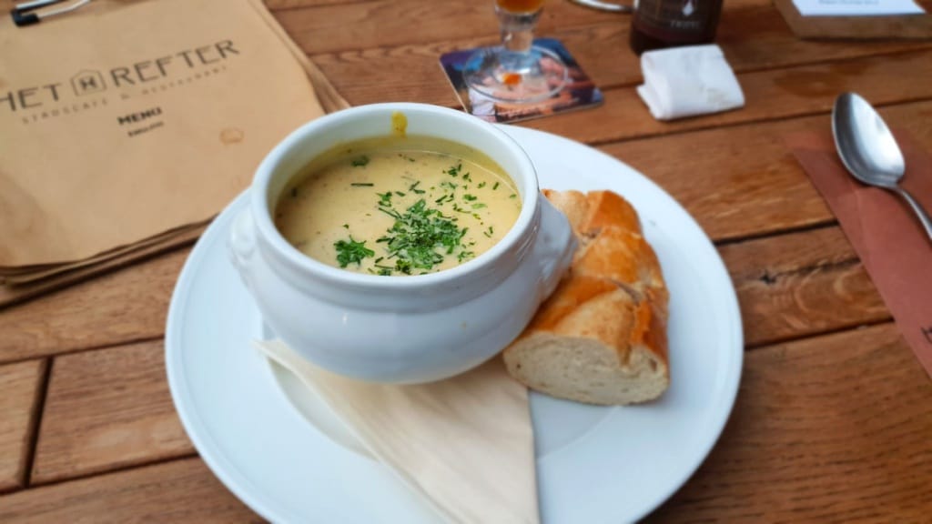 travel-tips-zwolle-staedtetrip-het-refter-dinner-soup "data-id =" 9683 "data-link =" https://www.nicolos-reiseblog.de/?attachment_id=9683 "class =" wp-image- 9683 "srcset =" https://www.nicolos-reiseblog.de/wp-content/uploads/2019/01/reisetipps-zwolle-staedtetrip-het-refter-dinner-suppe-1024x576.jpg 1024w, https: // www.nicolos-reiseblog.de/wp-content/uploads/2019/01/reisetipps-zwolle-staedtetrip-het-refter-dinner-suppe-300x169.jpg 300w, https://www.nicolos-reiseblog.de/wp -content / uploads / 2019/01 / travel-tips-zwolle-staedtetrip-het-refter-dinner-soup-800x450.jpg 800w, https://www.nicolos-reiseblog.de/wp-content/uploads/2019/01/ travel-tips-zwolle-staedtetrip-het-refter-dinner-soup.jpg 1200w, https://www.nicolos-reiseblog.de/wp-content/uploads/2019/01/reisetipps-zwolle-staedtetrip-het-refter-dinner -suppe-300x169@2x.jpg 600w" sizes="(max-width: 1024px) 100vw, 1024px"/></figure>
</li>
<li class=