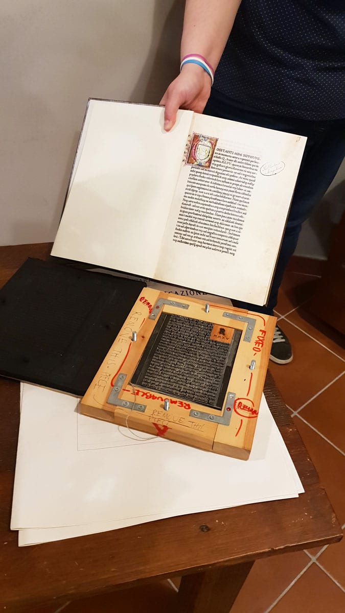Subiaco-reistips-latium-reizen-italië-borgo-dei-carte-bookprint "srcset =" https://www.nicolos-reiseblog.de/wp-content/uploads/2019/02/Subiaco-travel-tips-latium-travel-tips -italien-Borgo-dei-Cartei-buchdruck.jpg 675w, https://www.nicolos-reiseblog.de/wp-content/uploads/2019/02/Subiaco-travel-tips-latium-travel-tips-ital-borgo-dei- Cartei-buchdruck-169x300.jpg 169w, https://www.nicolos-reiseblog.de/wp-content/uploads/2019/02/Subiaco-reisetipps-latium-reisetipps-italien-Borgo-dei-Cartei-buchdruck-576x1024 .jpg 576w "sizes =" (max-width: 675px) 100vw, 675px "data-wp-pid =" 9936 "nopin =" nopin "/></dt></noscript>
</dl>
<p><br style=
