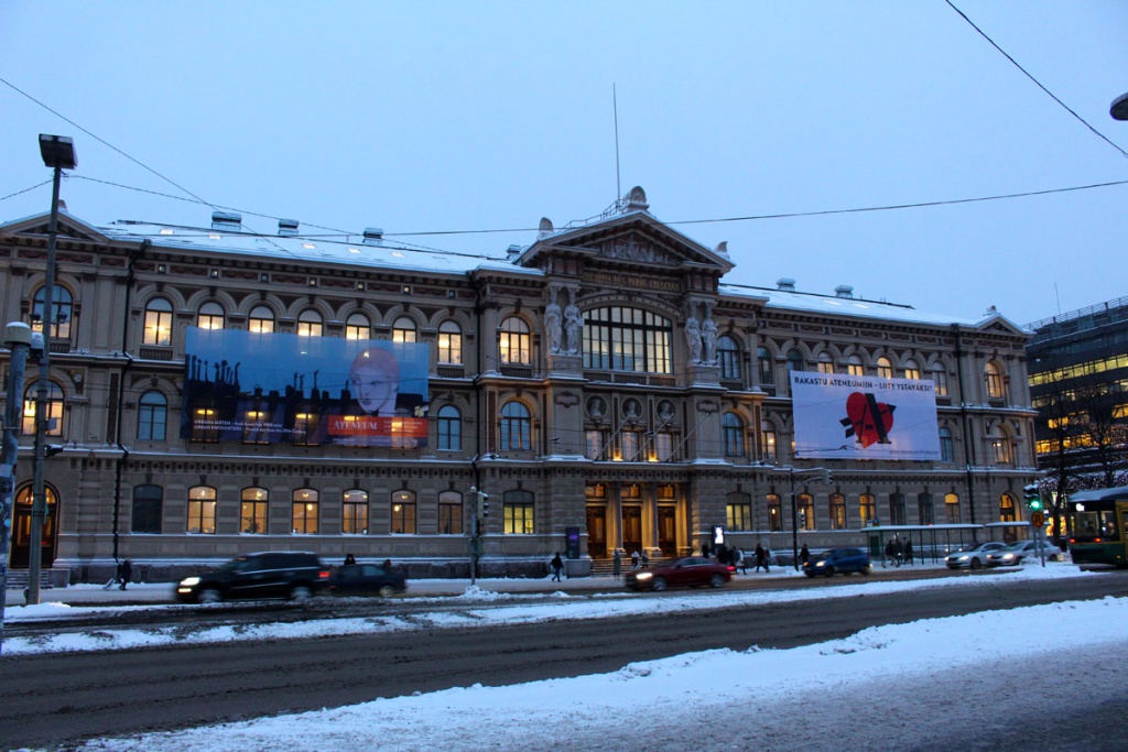 what-must-have-seen-in-helsinki-Finnish-Nationalgalerie-Ateneum "class =" wp-image-9830 "srcset =" https://www.nicolos-reiseblog.de/wp-content/uploads/ 2019/02 / what-must-have-seen-in-helsinki-Finnish-Nationalgalerie-Ateneum-1024x683.jpg 1024w, https://www.nicolos-reiseblog.de/wp-content/uploads/2019/02 /was-muss-man-in-helsinkie-gesehen-haben-Finnische-Nationalgalerie-Ateneum-300x200.jpg 300w, https://www.nicolos-reiseblog.de/wp-content/uploads/2019/02/was- must-have-seen-in-helsinki-Fins-Nationalgalerie-Ateneum-800x533.jpg 800w, https://www.nicolos-reiseblog.de/wp-content/uploads/2019/02/was-muss-man -in-helsinki-seen-have-Finnish-Nationalgalerie-Ateneum.jpg 1200w, https://www.nicolos-reiseblog.de/wp-content/uploads/2019/02/was-muss-man-in-helsinki- seen-have-Finnish-Nationalgalerie-Ateneum-300x200@2x.jpg 600w "sizes =" (max-width: 1024px) 100vw, 1024px "/></figure><p>Voor mij was het heel spannend om werken van Finse kunstenaars te zien, die vrij onbekend zijn. Dit gaf me ook een aantal interessante indrukken van Finland en de mensen in dit land.</p><p>Als je voor het eerst in Finland bent, moet je de tijd nemen om het Ateneum te bezoeken.</p><p style=