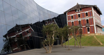 Cristóbal Balenciaga Museum im Museums Check Cristobal-Balenciaga-Museum-reisetipps-baskenland-reisetipps-spanien-titel