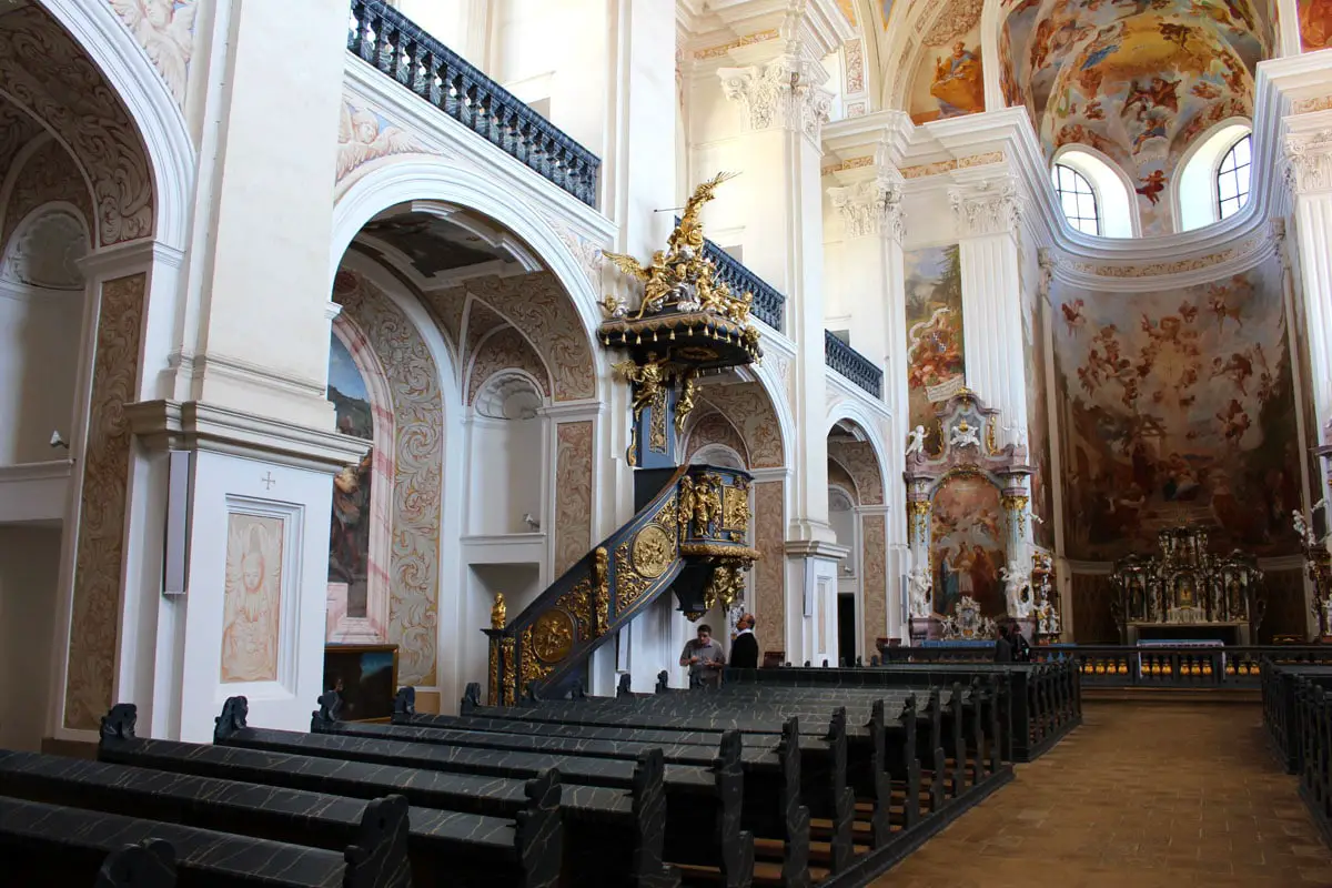 St-Josephs-Kirche-kloster-gruessau-reisetipps-niederschlesien-reisetipps-polen-innen