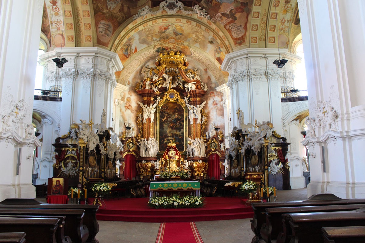 kloster-gruessau-Klosterkirche-Mariae-Himmelfahrt-reisetipps-niederschlesien-reisetipps-polen-altar