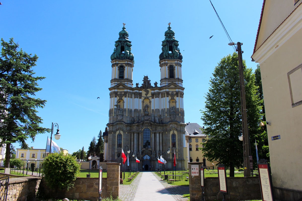 kloster-gruessau-Klosterkirche-Mariae-Himmelfahrt-reisetipps-niederschlesien-reisetipps-polen-frontseite