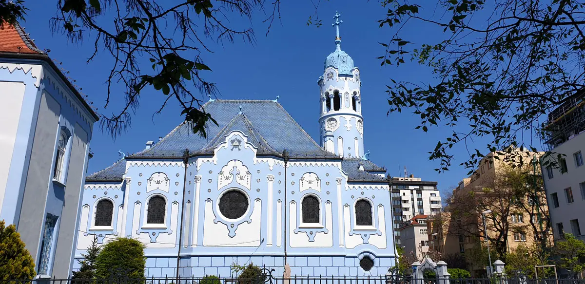 blaue-kirche-was-muss-man-in-bratislava-gesehen-haben-nicolos-reiseblog