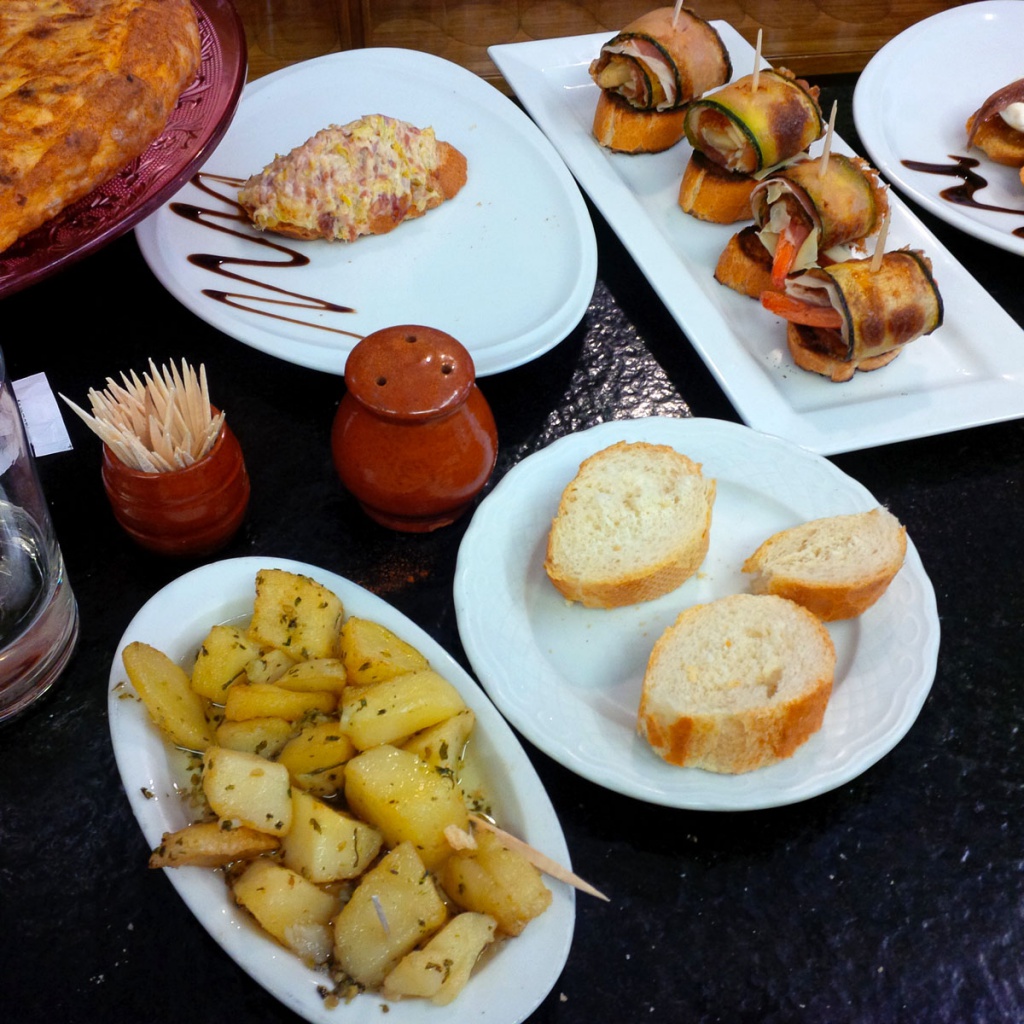 Bar-Ciaboga-San-Sebastian-Patatas-al-Ajillo "srcset =" https://www.nicolos-reiseblog.de/wp-content/uploads/2019/07/Bar-Ciaboga-San-Sebastian-Patatas-al -Ajillo-1024x1024.jpg 1024w, https://www.nicolos-reiseblog.de/wp-content/uploads/2019/07/Bar-Ciaboga-San-Sebastian-Patatas-al-Ajillo-150x150.jpg 150w, https : //www.nicolos-reiseblog.de/wp-content/uploads/2019/07/Bar-Ciaboga-San-Sebastian-Patatas-al-Ajillo-300x300.jpg 300w, https: //www.nicolos-reiseblog. DE / wp-content / uploads / 2019/07 / Bar-Ciaboga-San-Sebastian-Patatas-al-Ajillo-50x50.jpg 50w, https://www.nicolos-reiseblog.de/wp-content/uploads/2019 /07/Bar-Ciaboga-San-Sebastian-Patatas-al-Ajillo-800x800.jpg 800w, https://www.nicolos-reiseblog.de/wp-content/uploads/2019/07/Bar-Ciaboga-San- Sebastian-Patatas-al-Ajillo-600x600.jpg 600w, https://www.nicolos-reiseblog.de/wp-content/uploads/2019/07/Bar-Ciaboga-San-Sebastian-Patatas-al-Ajillo.jpg 1200w "sizes =" (max-width: 702px) 100vw, 702px "data-wp-pid =" 10947 "nopin =" nopin "/></dt></noscript>
</dl>
<p><br style=