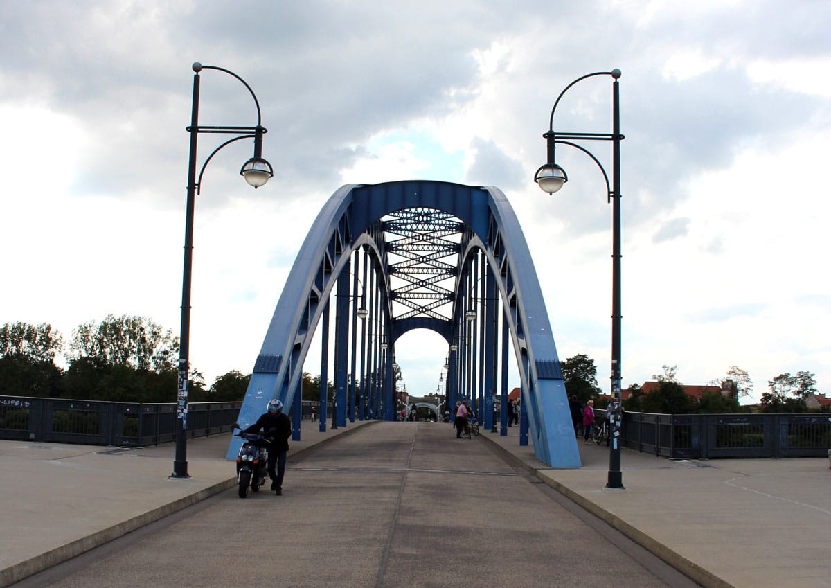 Sternbruecke-Magdeburg" width="1200" height="849" data-wp-pid="10908" srcset="https://www.nicolos-reiseblog.de/wp-content/uploads/2019/07/Sternbruecke-Magdeburg.jpg 1200w, https://www.nicolos-reiseblog.de/wp-content/uploads/2019/07/Sternbruecke-Magdeburg-300x212.jpg 300w, https://www.nicolos-reiseblog.de/wp-content/uploads/2019/07/Sternbruecke-Magdeburg-1024x724.jpg 1024w, https://www.nicolos-reiseblog.de/wp-content/uploads/2019/07/Sternbruecke-Magdeburg-50x35.jpg 50w, https://www.nicolos-reiseblog.de/wp-content/uploads/2019/07/Sternbruecke-Magdeburg-800x566.jpg 800w" sizes="(max-width: 1200px) 100vw, 1200px"/></p>
<h2>Top 10 <strong>Magdeburg</strong> Sehenswürdigkeiten – Mein Fazit</h2>
<p>Die vorgestellten Sehenswürdigkeiten von Magdeburg sind an einem Wochenende entspannt zu besuchen. Wenn Du weniger Zeit in Magdeburg verbringst, dann empfehle ich Dir in meinem Blogbeitrag <strong>Was muss man in Magdeburg gesehen haben?</strong> diese fünf Orte für einen perfekten Tag in Magdeburg.</p>
<p>Ich bin während und nach meinem Aufenthalt <span style=