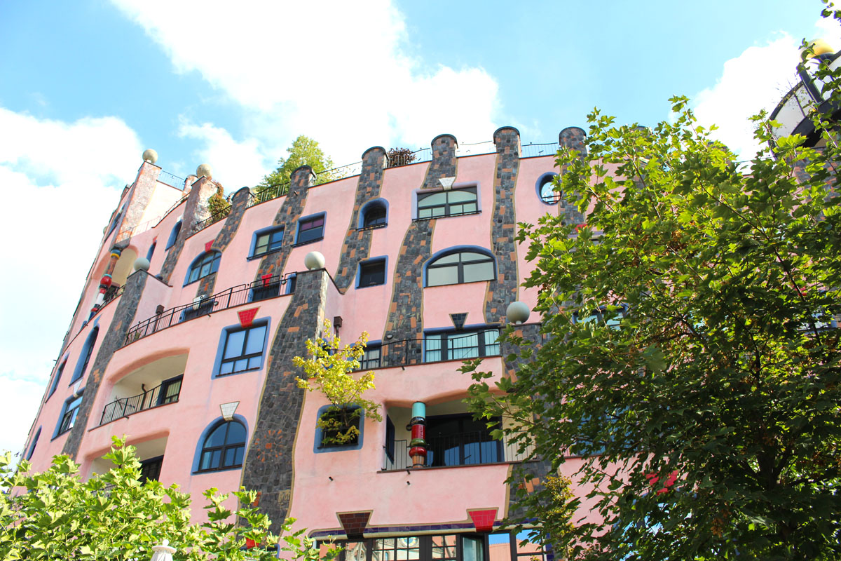 aussen-hundertwasserhaus-gruene-zitadelle-magdeburg