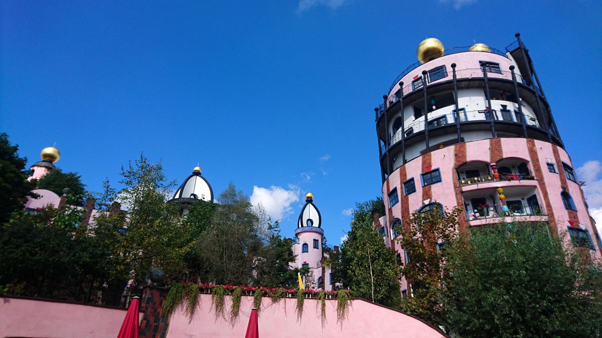 grosser-turm-hundertwasserhaus-gruene-zitadelle-magdeburg