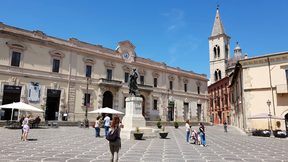 sehenswuerdigkeiten-sulmona-Piazza-XX-Settembre