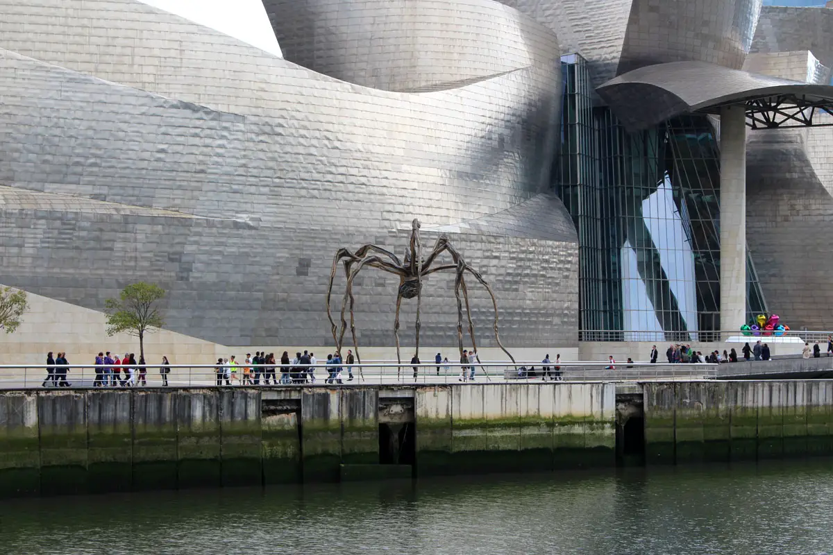 Was-muss-man-sehen-Bilbao-guggenheim-museum-spinne
