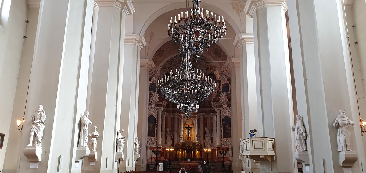 Was-in-Vilnius-sehen-Kathedrale-St-Johanniskirche-kirchenschiff