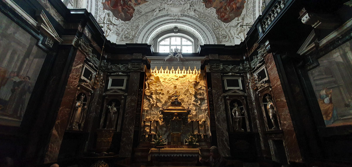 Was-in-Vilnius-sehen-Kathedrale-St-Stanislaus-innen
