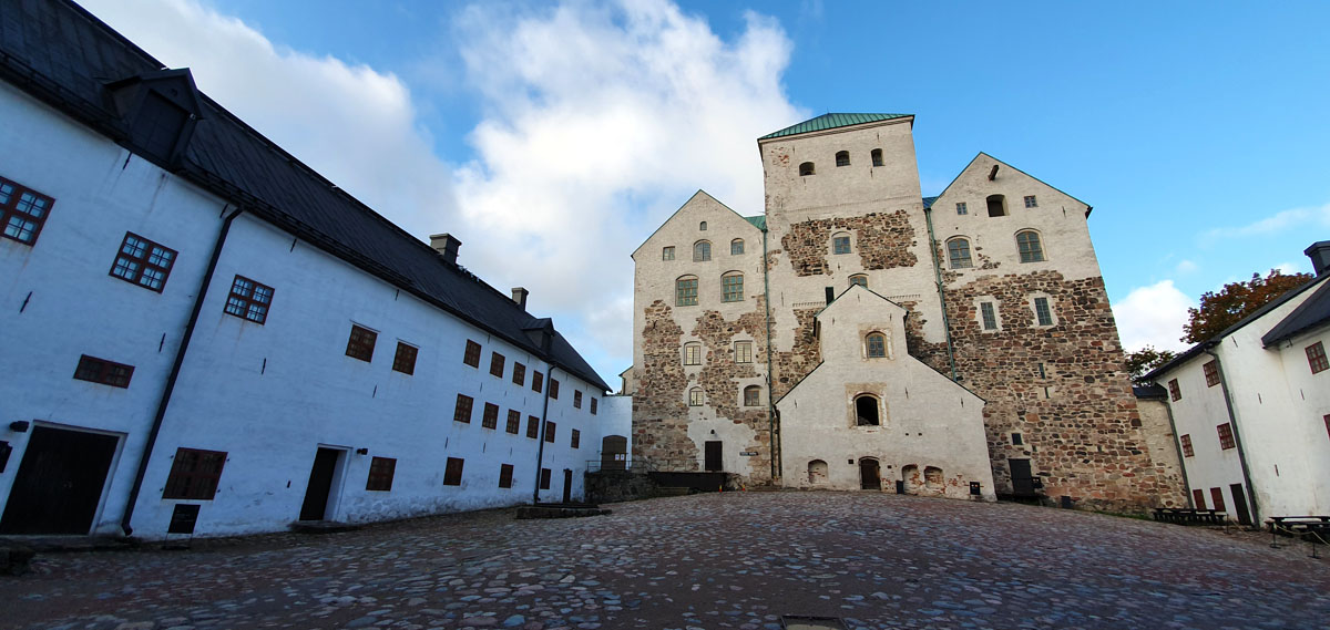 was-muss-man-in-turku-gesehen-haben-burg-turku-innenhof