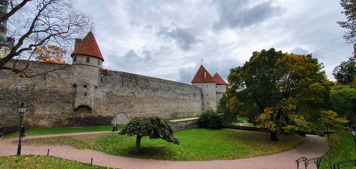 was-muss-man-sehen-in-tallinn-stadtmauer