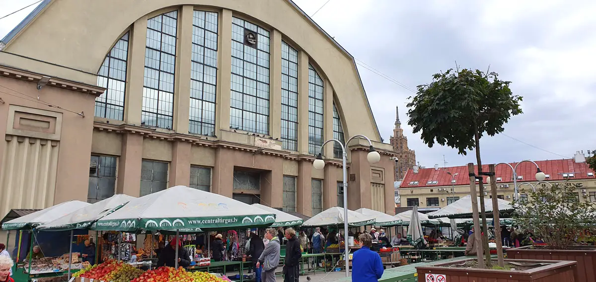 see-in-riga-central-market-negu-iela "width =" 1200 "height =" 568 "data-wp-pid =" 11413 "srcset =" https://www.nicolos-reiseblog.de/wp- content / uploads / 2019/10 / what-to-see-in-central-market-Negu-iela.jpg 1200w, https://www.nicolos-reiseblog.de/wp-content/uploads/2019/10/was-sehen -in-riga-Central-Market-Negu-iela-300x142.jpg 300w, https://www.nicolos-reiseblog.de/wp-content/uploads/2019/10/was-sehen-in-riga-Centralmarkt-Negu- iela-1024x485.jpg 1024w, https://www.nicolos-reiseblog.de/wp-content/uploads/2019/10/was-sehen-in-riga-Zentralmarkt-Negu-iela-50x24.jpg 50w, https: //www.nicolos-reiseblog.de/wp-content/uploads/2019/10/was-sehen-in-riga-Zentralmarkt-Negu-iela-800x379.jpg 800w "data-lazy-sizes =" (max-width : 1200px) 100vw, 1200px "src =" https://www.nicolos-reiseblog.de/wp-content/uploads/2019/10/was-sehen-in-riga-Zentralmarkt-Negu-iela.jpg "/></p>
<p><noscript><img decoding=