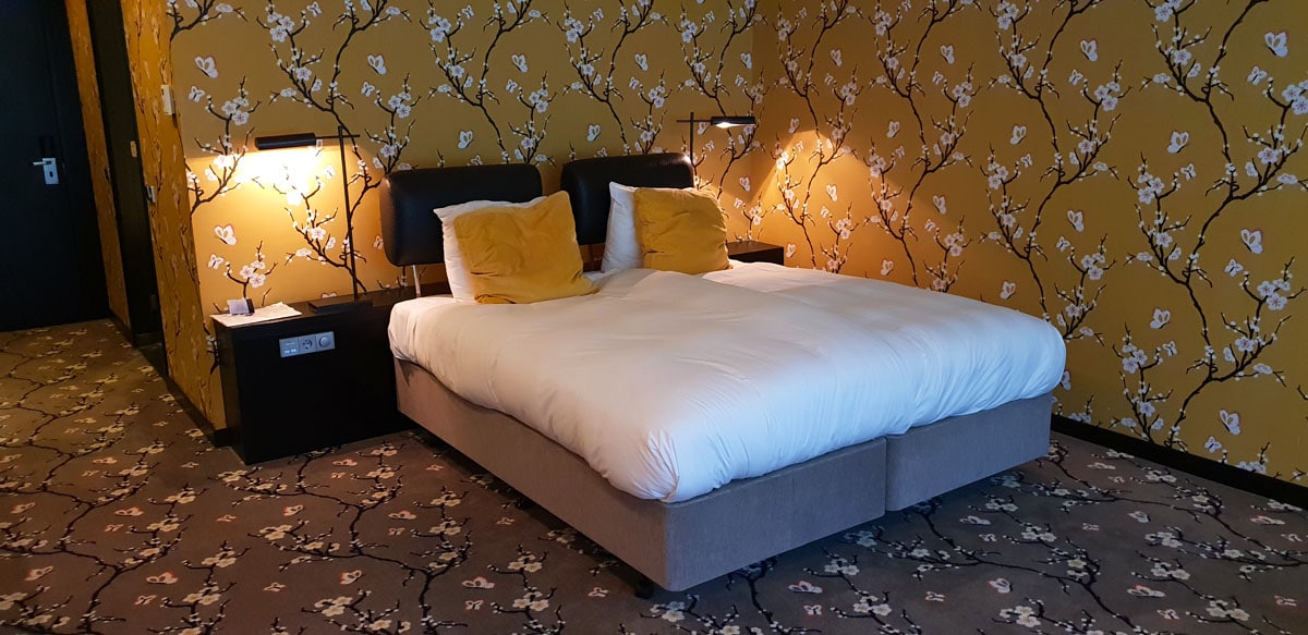 Holland-rundreise-hansestaedte-haderwijk-Van-der-Valk-Hotel-zimmer" width="1200" height="583" srcset="https://www.nicolos-reiseblog.de/wp-content/uploads/2019/12/Holland-rundreise-hansestaedte-haderwijk-Van-der-Valk-Hotel-zimmer.jpg 1200w, https://www.nicolos-reiseblog.de/wp-content/uploads/2019/12/Holland-rundreise-hansestaedte-haderwijk-Van-der-Valk-Hotel-zimmer-300x146.jpg 300w, https://www.nicolos-reiseblog.de/wp-content/uploads/2019/12/Holland-rundreise-hansestaedte-haderwijk-Van-der-Valk-Hotel-zimmer-1024x497.jpg 1024w" sizes="(max-width: 1200px) 100vw, 1200px"/></noscript></p>
<hr/>
<h2>Holland Rundreise durch die Hansestädte – Mein Fazit</h2>
<p>Das waren die Eindrücke von den ersten fünf Hansestädten, die ich auf einer Rundreise durch Holland eingesammelt habe. Es war <span style=