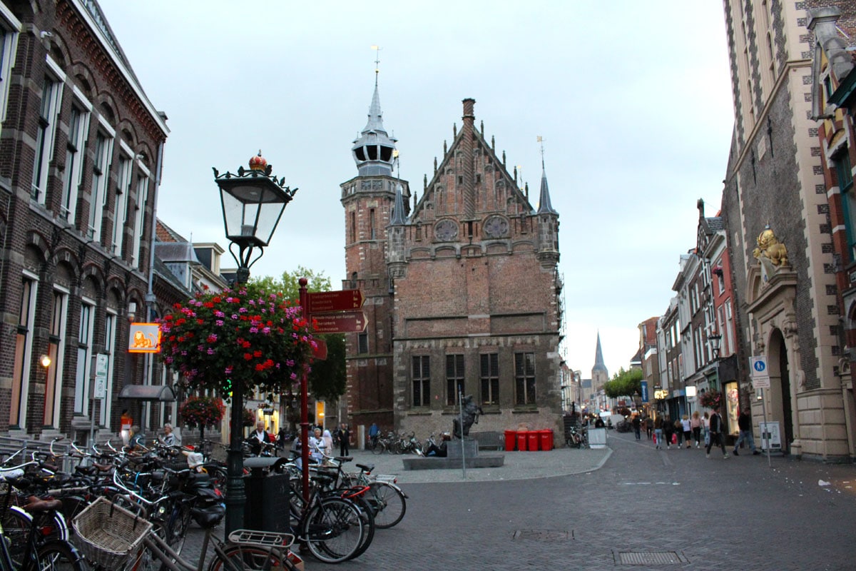 Holland-rundreise-hansestaedte-kampen-altstadt-rathaus