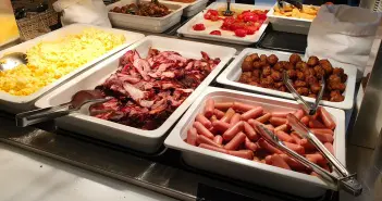 Riga-Hotel-Tipp-Tallink-Hotel-Riga-fruehstueck-warme-gerichte
