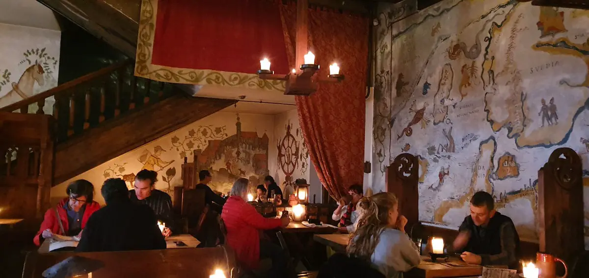Tallinn-restaurant-olde-hansa-innen