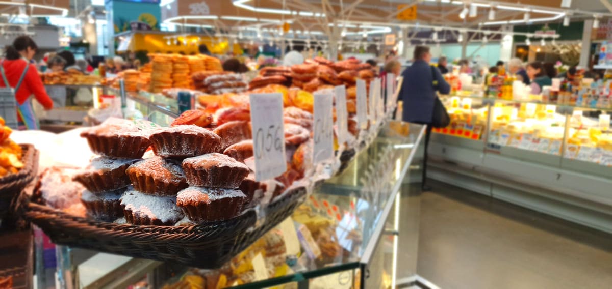 riga-sight-central-market-buildings-inside "width =" 1200 "height =" 568 "srcset =" https://www.nicolos-reiseblog.de/wp-content/uploads/2019/12/riga-sehenswuerdigkeits-zentralmarkt -gebaeude-Innen.jpg 1200w, https://www.nicolos-reiseblog.de/wp-content/uploads/2019/12/riga-sehenswuerdigkeits-zentralmarkt-gebaeude-innen-300x142.jpg 300w, https: // www .nicolos-reiseblog.de / wp-content / uploads / 2019/12 / riga-sight-central-market-building-inside-1024x485.jpg 1024w "sizes =" (max-breedte: 1200px) 100vw, 1200px "/></noscript></p><hr/><h2 style=