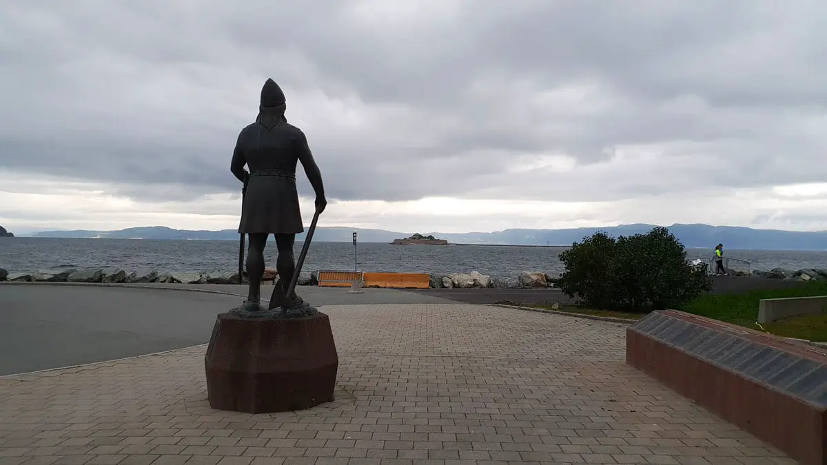 staedtetrip-trondheim-reisetipps-wochenende-Leiv-Eiriksson-Statue