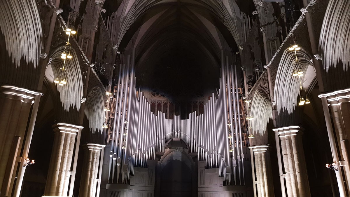 staedtetrip-trondheim-reisetipps-wochenende-nidarosdom-kirchenschiff