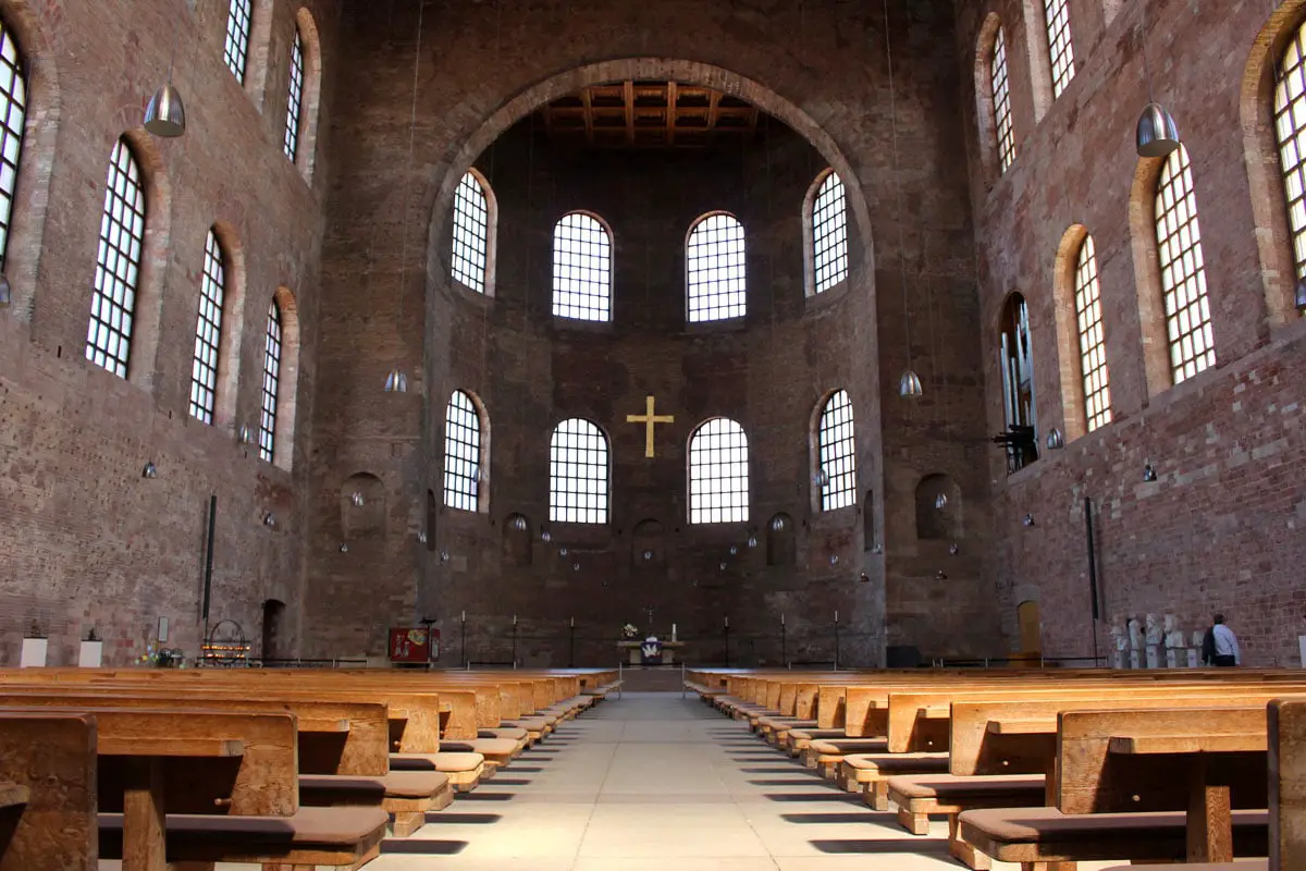 trier-sehenswuerdigkeiten-Konstantin-Basilika-innen